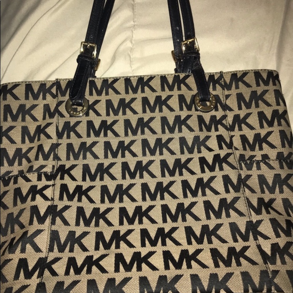 Mk women’s bag barely used - Picture 1 of 5